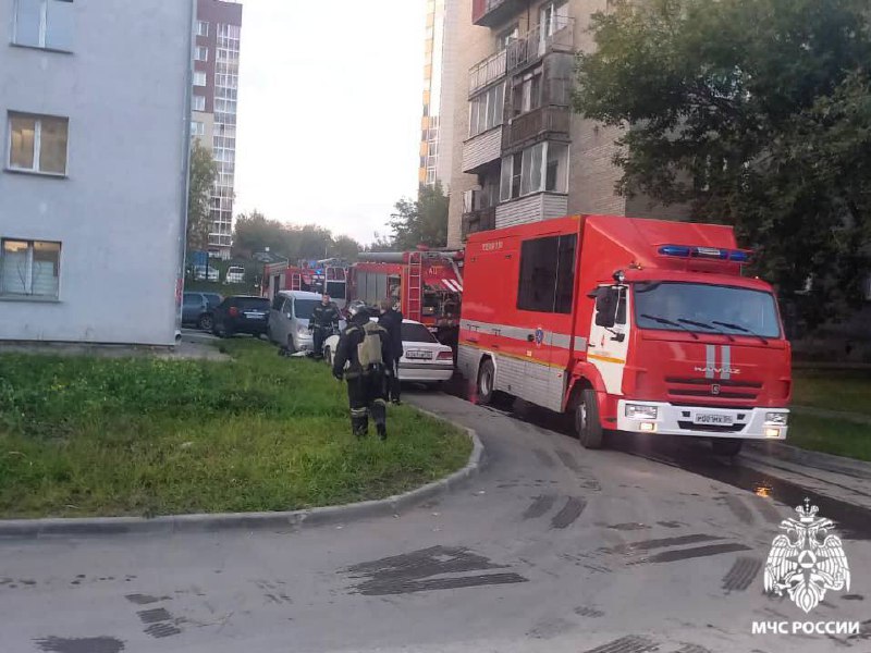 На пожаре в новосибирском общежитии спасли 16 человек