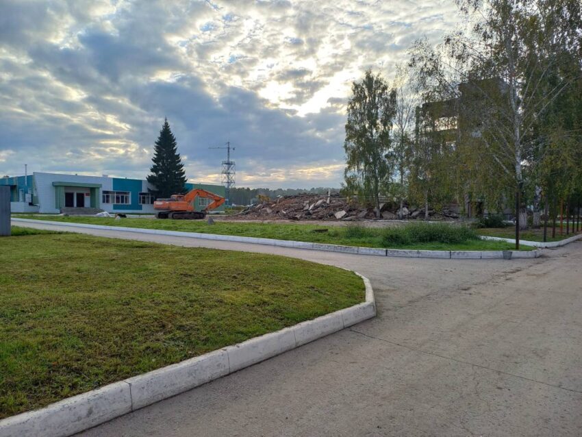 В Новосибирском высшем военном командном училище снесли казарму