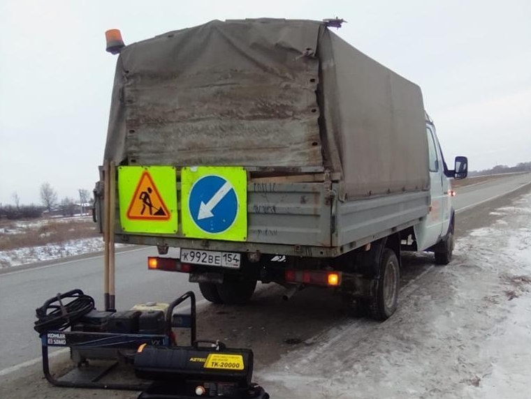 Мобильные пункты обогрева работают в мороз на дорогах Новосибирской