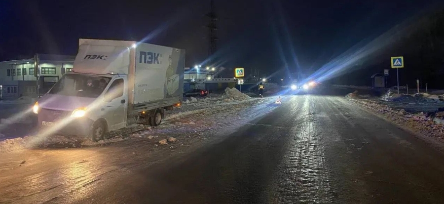 Мужчину и двух детей сбили на переходах Новосибирска за утро пятницы