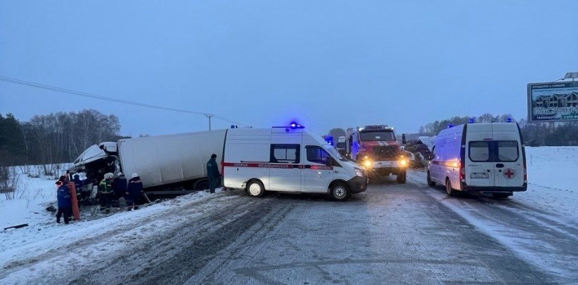 Под Новосибирском в жёсткой аварии с фурой погиб водитель «Форда»