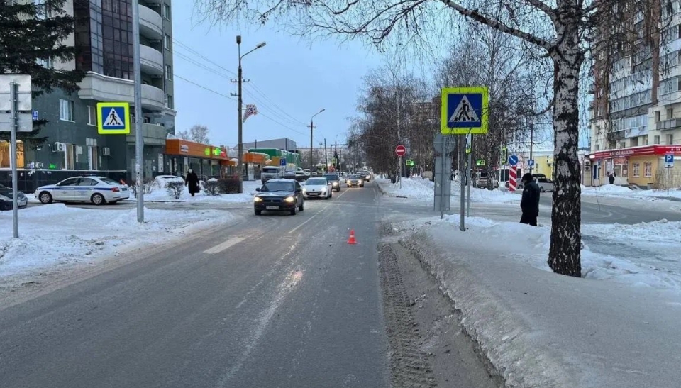 Мужчину и двух детей сбили на переходах Новосибирска за утро пятницы