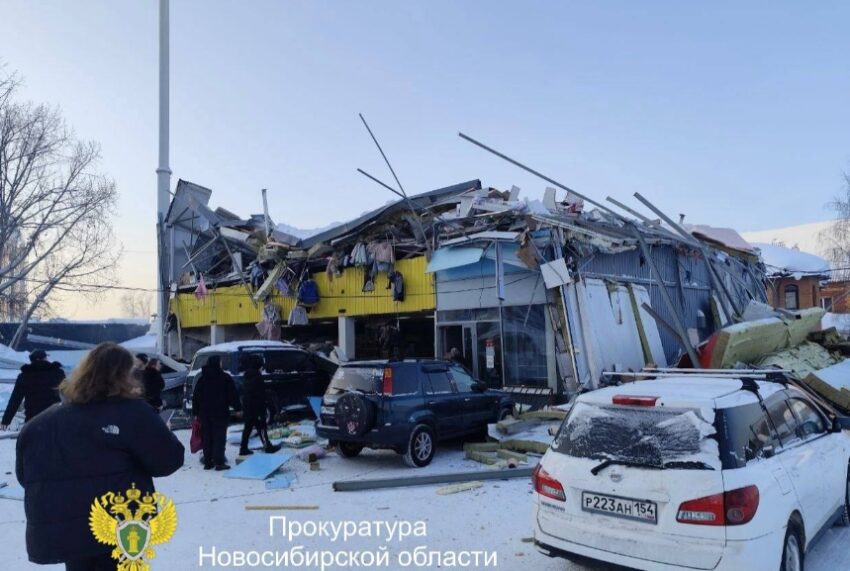 Крыша торгового центра рухнула в Новосибирске: что известно о ЧП на