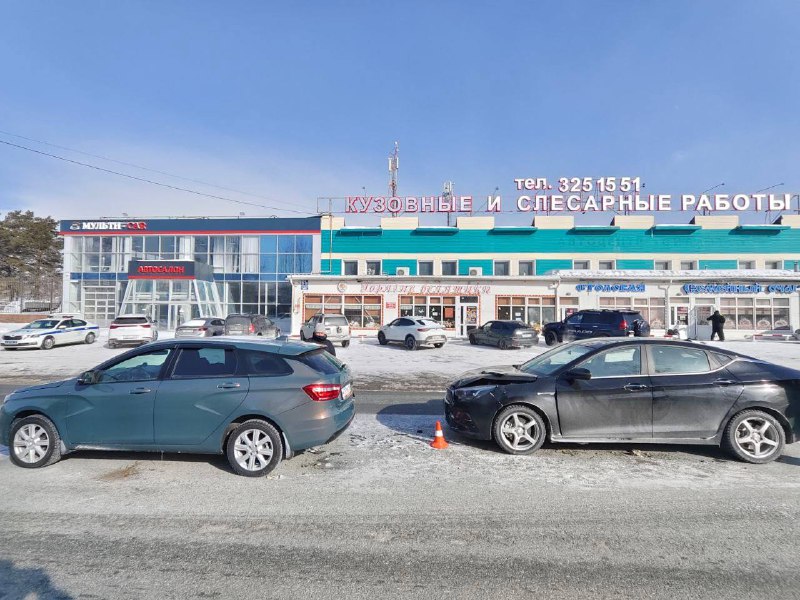 Женщина и семилетний мальчик пострадали в аварии на Бердском шоссе