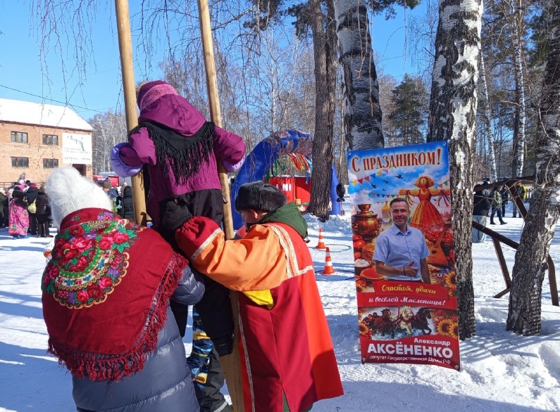 Новосибирские учёные встретили Масленицу блинами и пельменями на