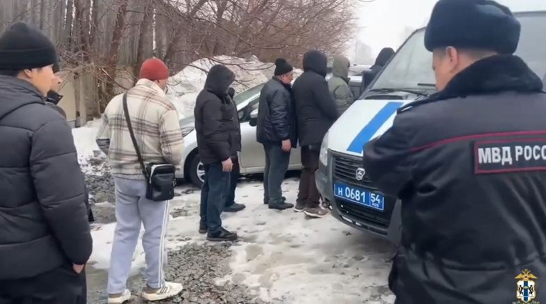 16 иностранцев незаконно жили в общежитии на 30 мест в Новосибирске