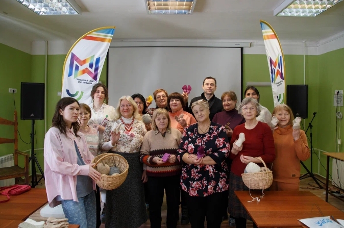 В Академгородке вяжут колючие носочки, спасающие недоношенных малышей