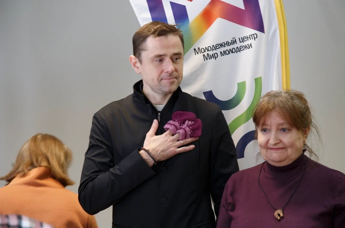 В Академгородке вяжут колючие носочки, спасающие недоношенных малышей