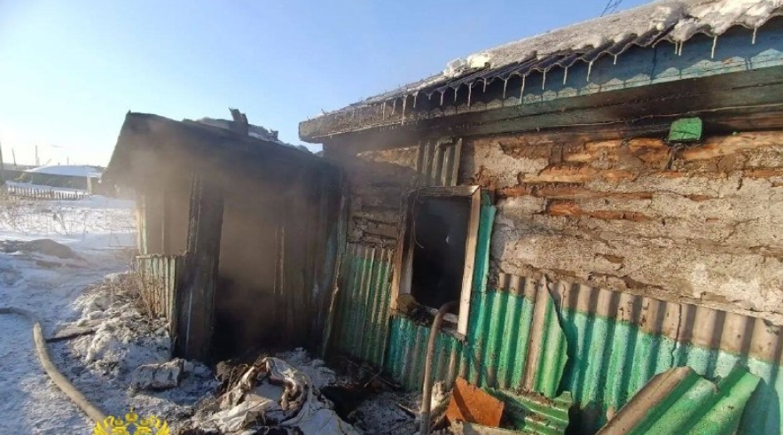 По факту гибели трёх человек на пожаре в Каргате возбудили дело