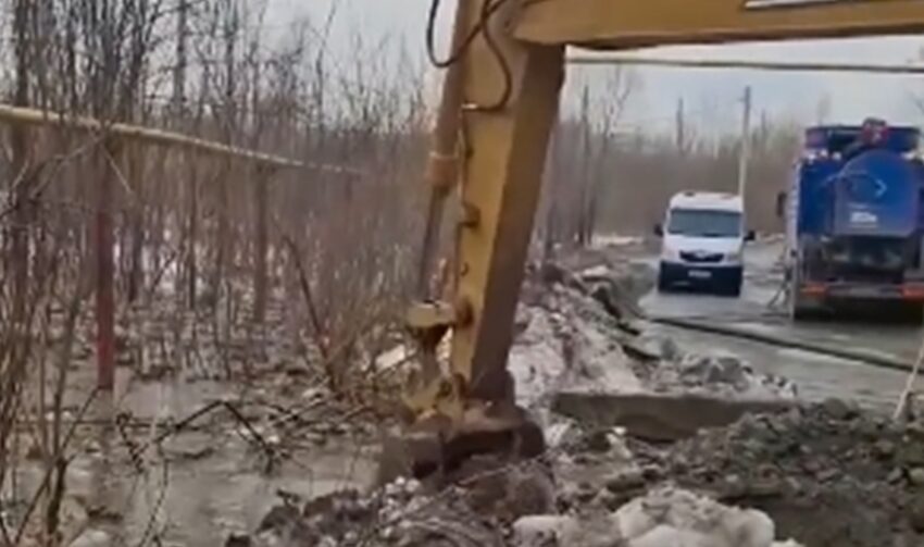 Из-за паводка в Новосибирске перекрыли дорогу к Европейскому берегу