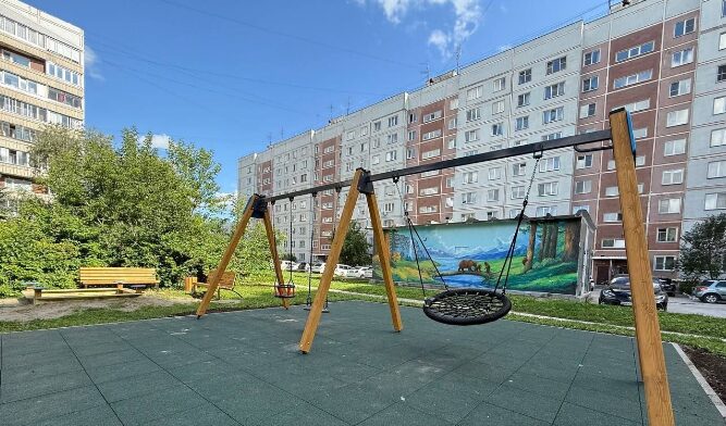 выпал из окна
