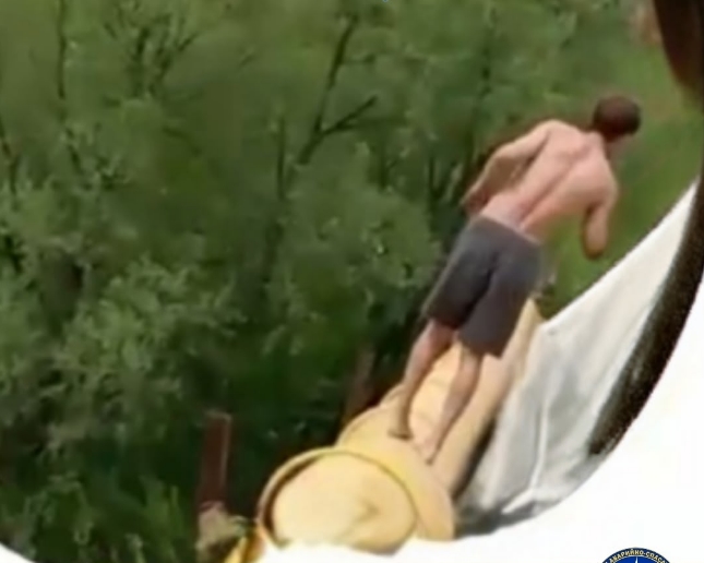 Школьники спасли мужчину
